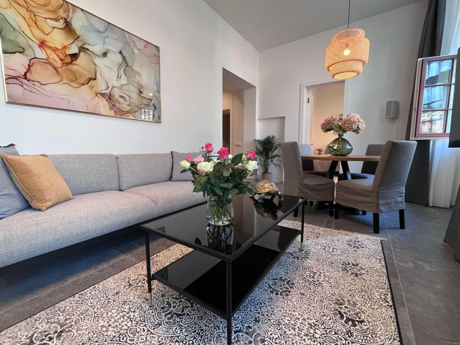 Old Great Location & View - Luxury 2bdr 80m2 Íbúð