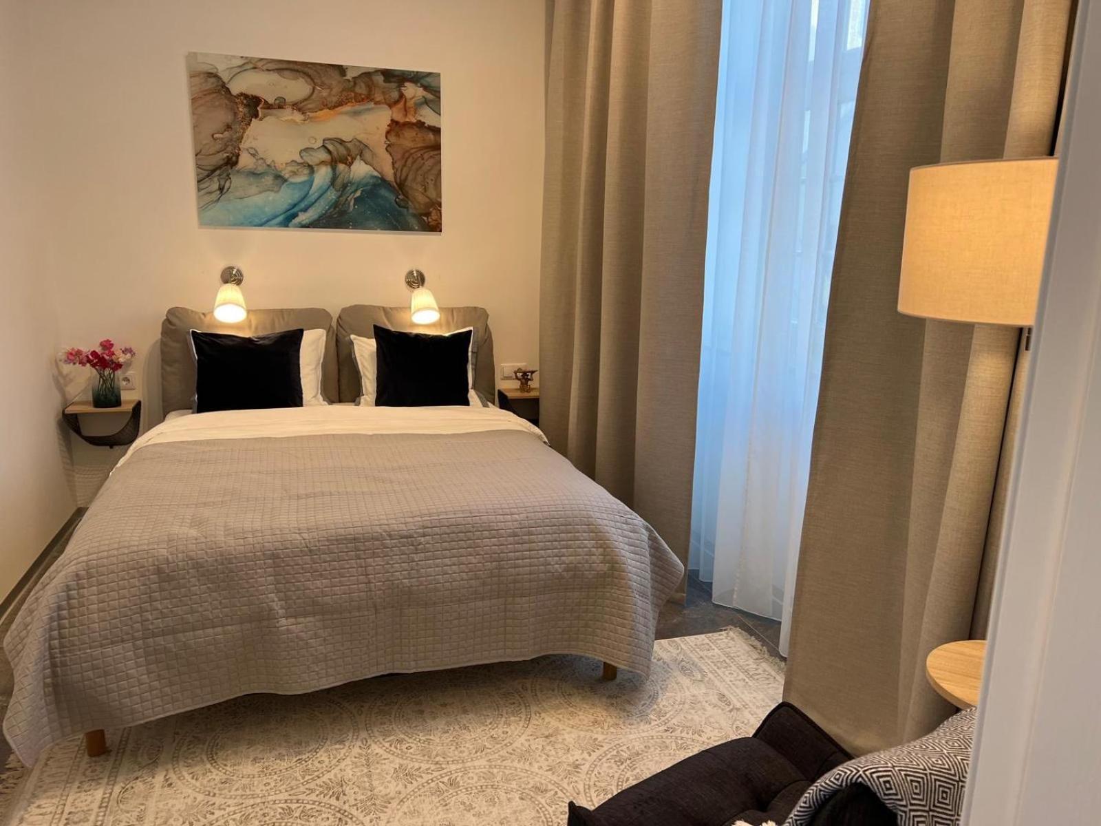 Old Great Location & View - Luxury 2bdr 80m2 Íbúð *